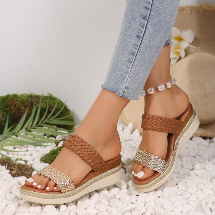 Stylish Plus Size Wedge Sandals for Women - Image 2